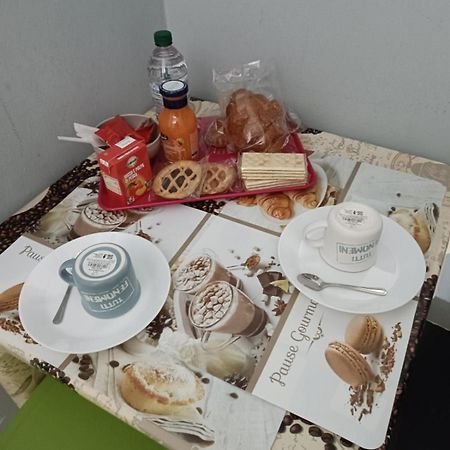 Hotel Ded 1 Checkin A Richiesta Parma Luaran gambar